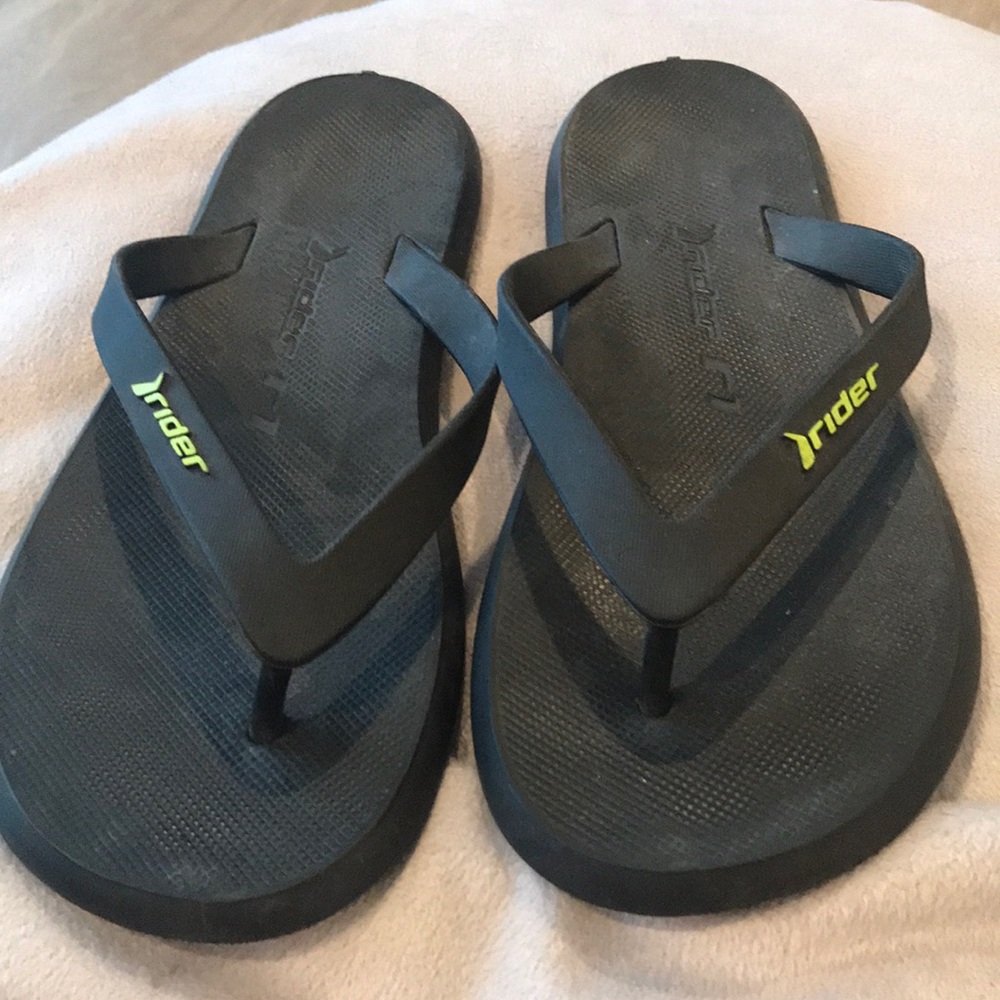 EUC Black rider brand flip flops size 8